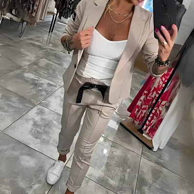 Vela™ – Maßgeschneiderter Damen-Loungeanzug