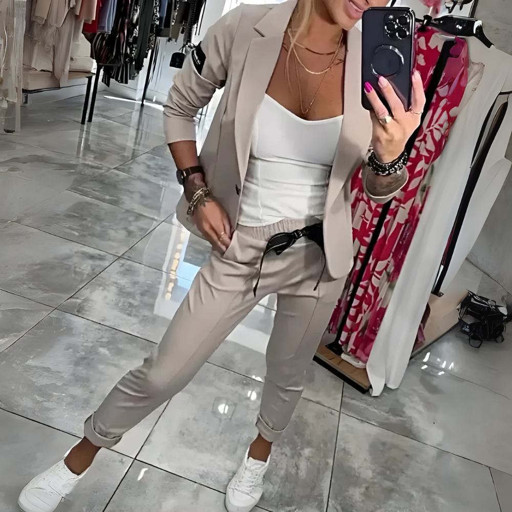 Vela™ – Maßgeschneiderter Damen-Loungeanzug