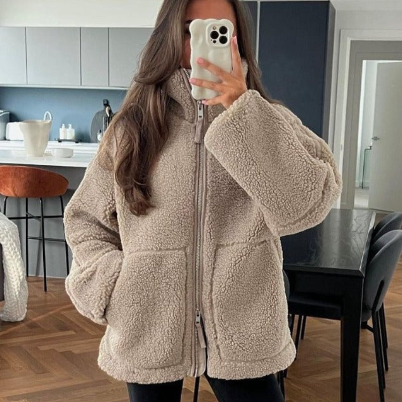 Ninna™ – Damen Cozy Chic Plüschjacke