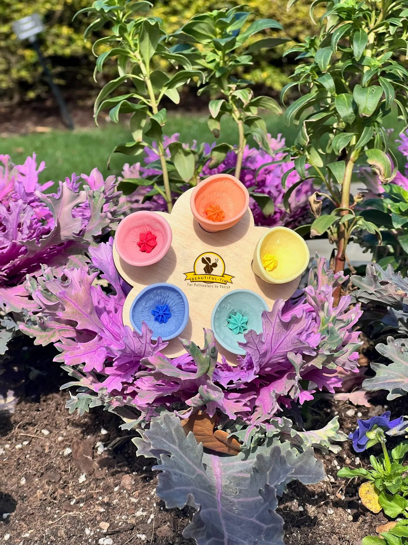 Buzzlet™ – Von Blumen inspirierte Wasserquelle für Bestäuber